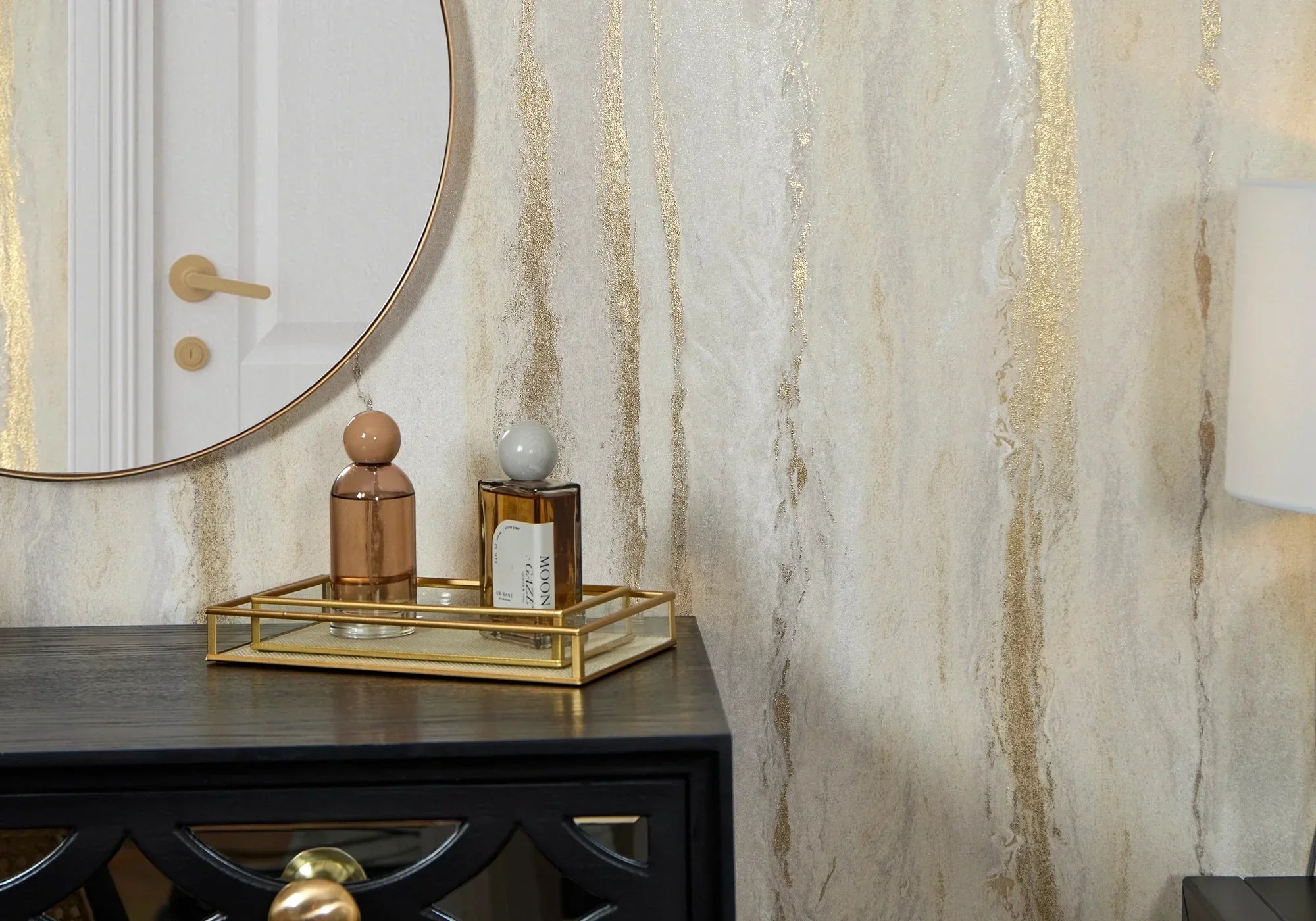 Metallic Wallpapers: Instant Luxury and Glamour