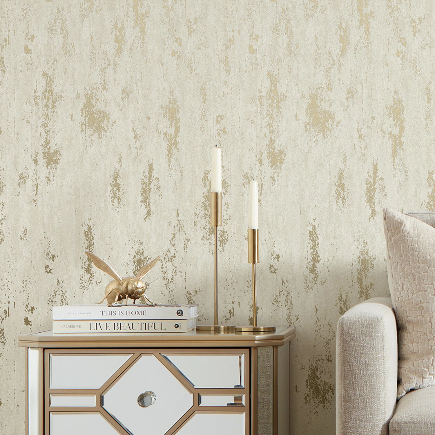 Manhattan Modern Wallpaper in White & Gold