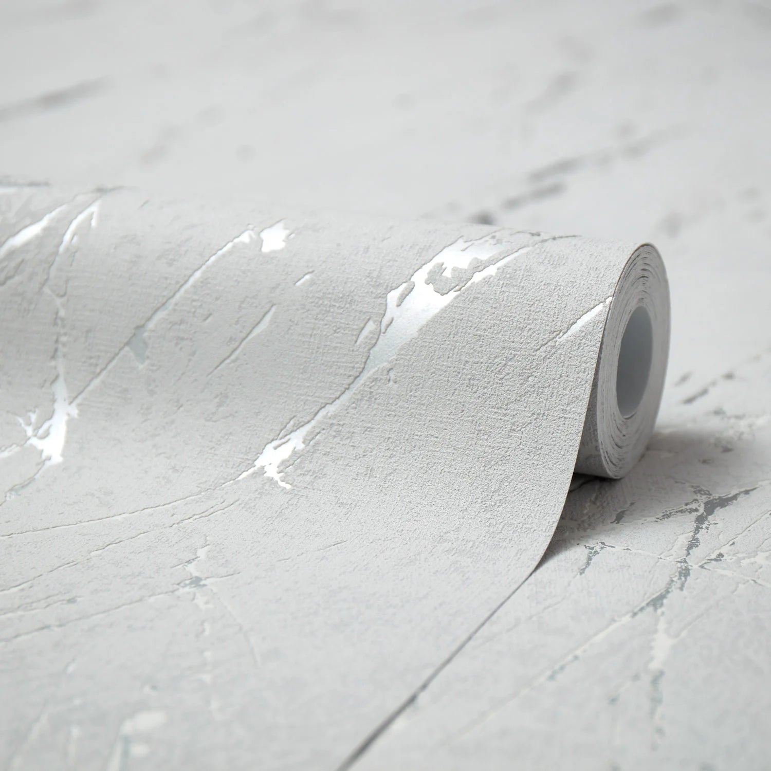 Sienna Wallpaper in Grey and SIlver