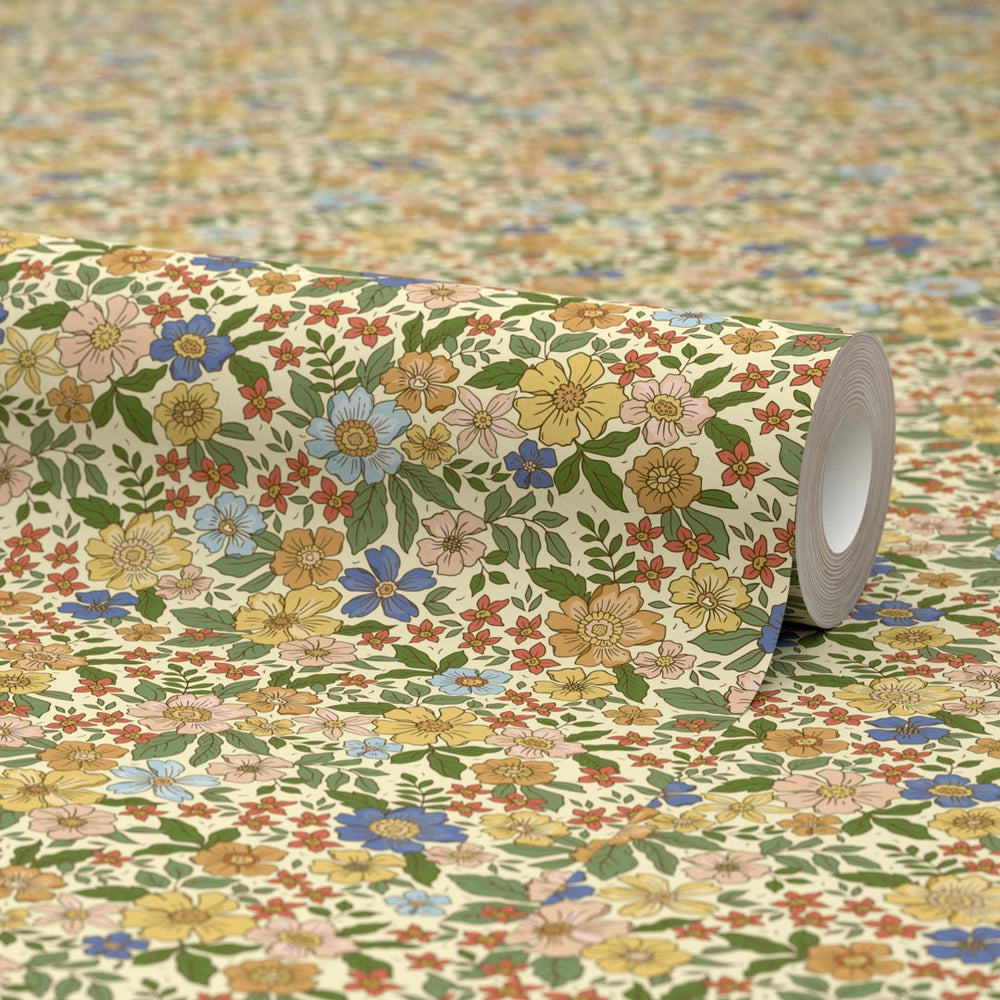 Ditsy Gardenia Wallpaper in Lemon