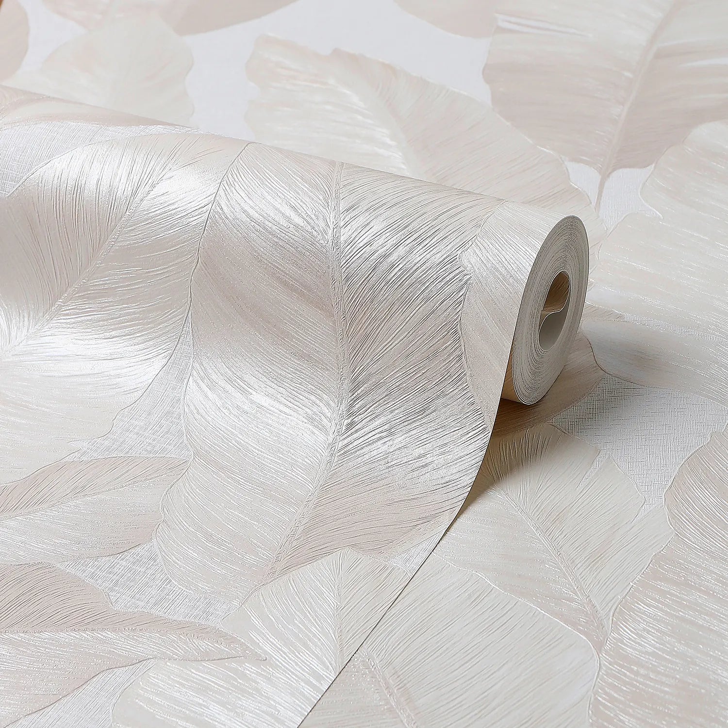 Lavinia Wallpaper in Beige and Cream