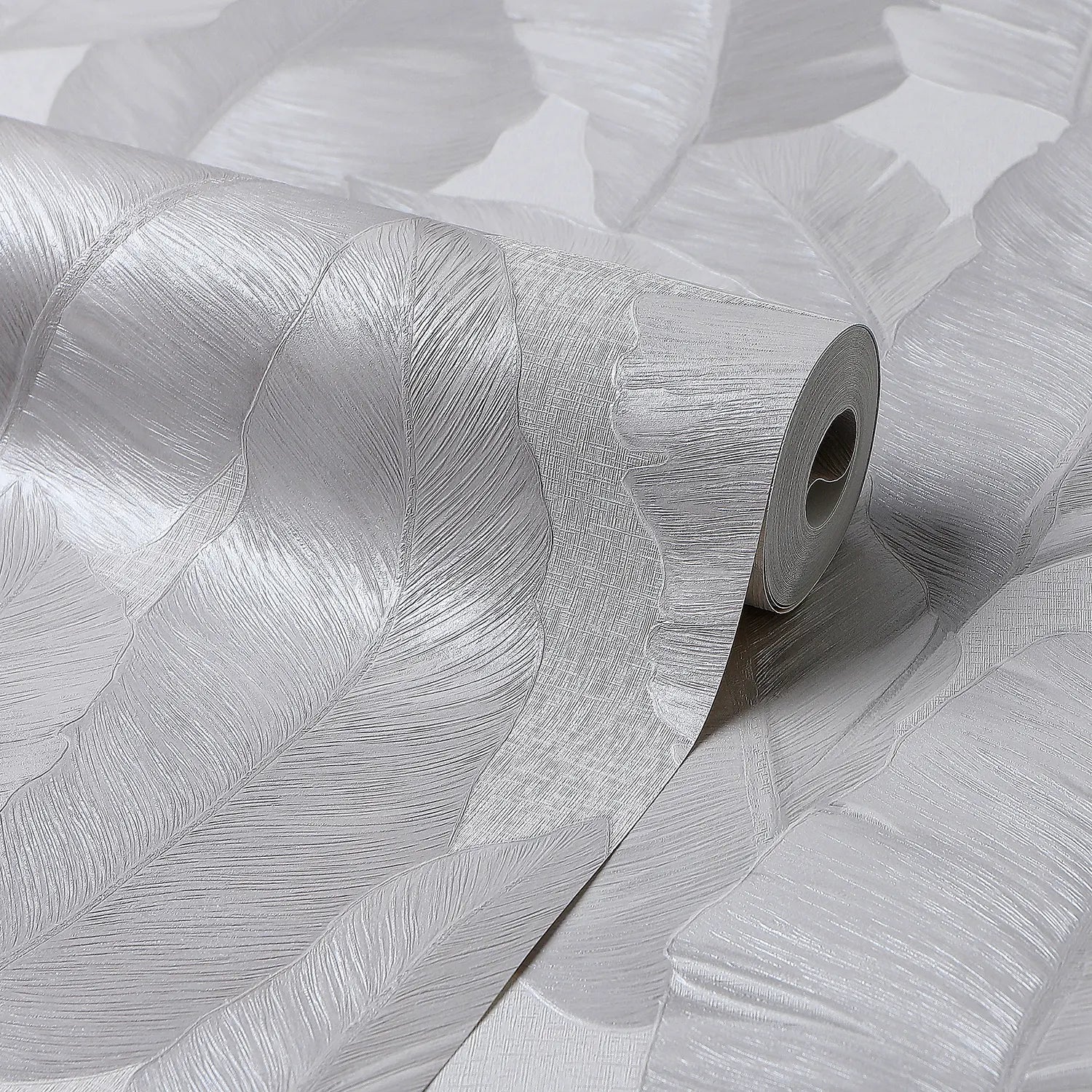 Lavinia Wallpaper in Silver and Cream