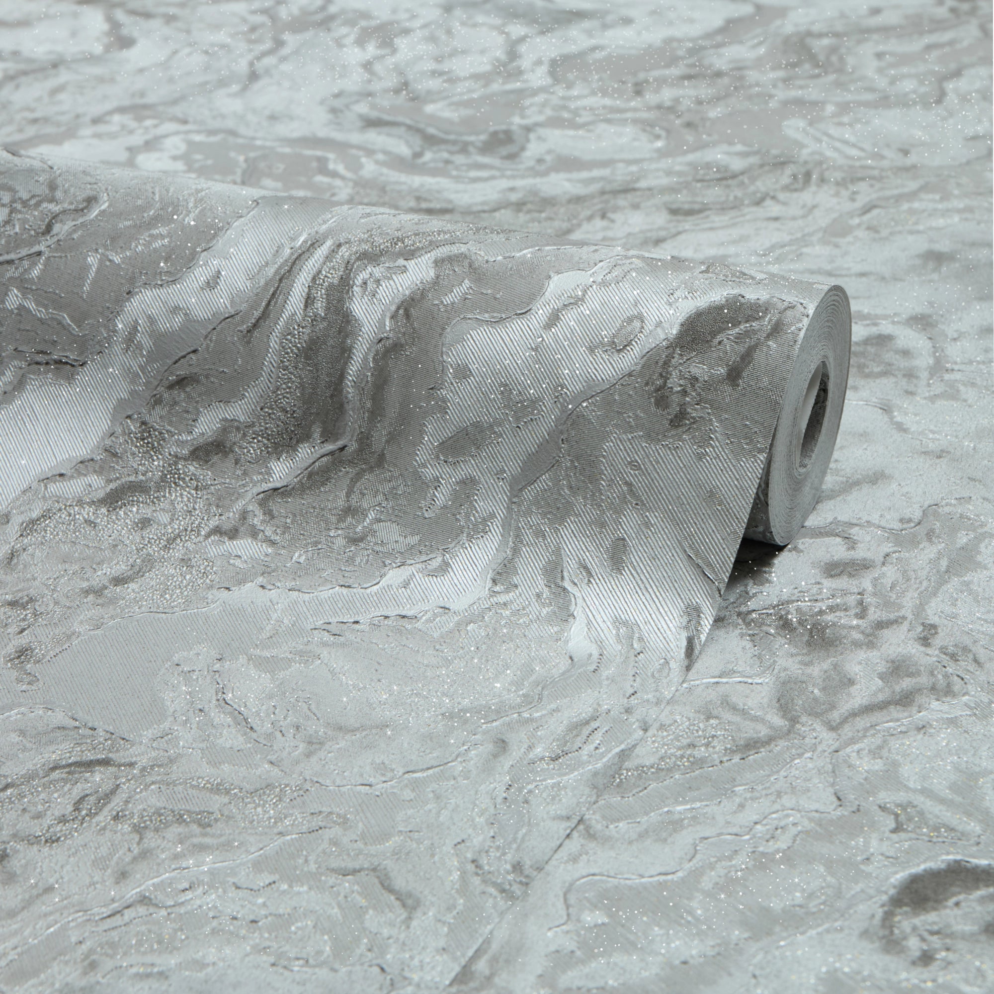 Nakura Wallpaper in Grey with Silver Metallic