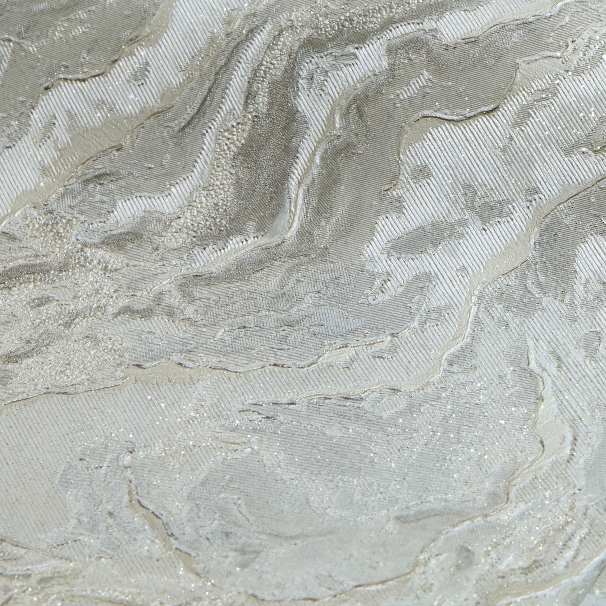 Nakura Wallpaper in Silver and Gold with Silver Metallic