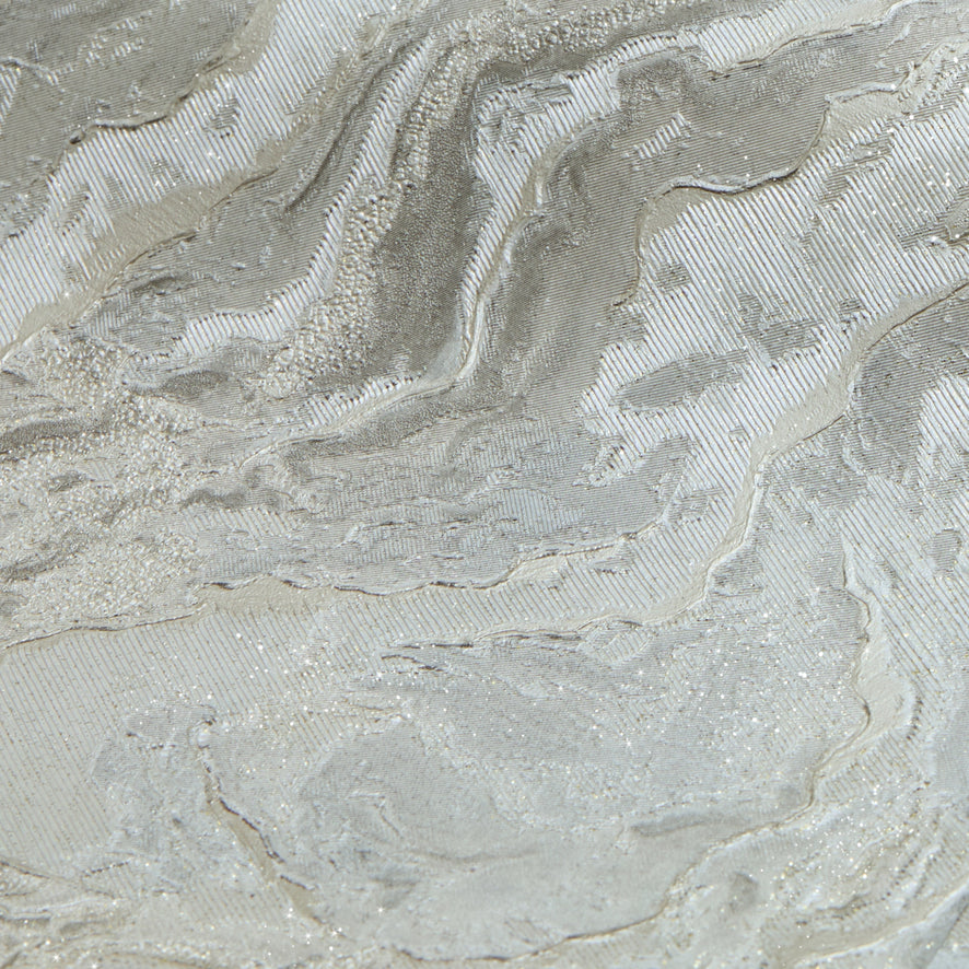 Nakura Wallpaper in Silver and Gold with Silver Metallic