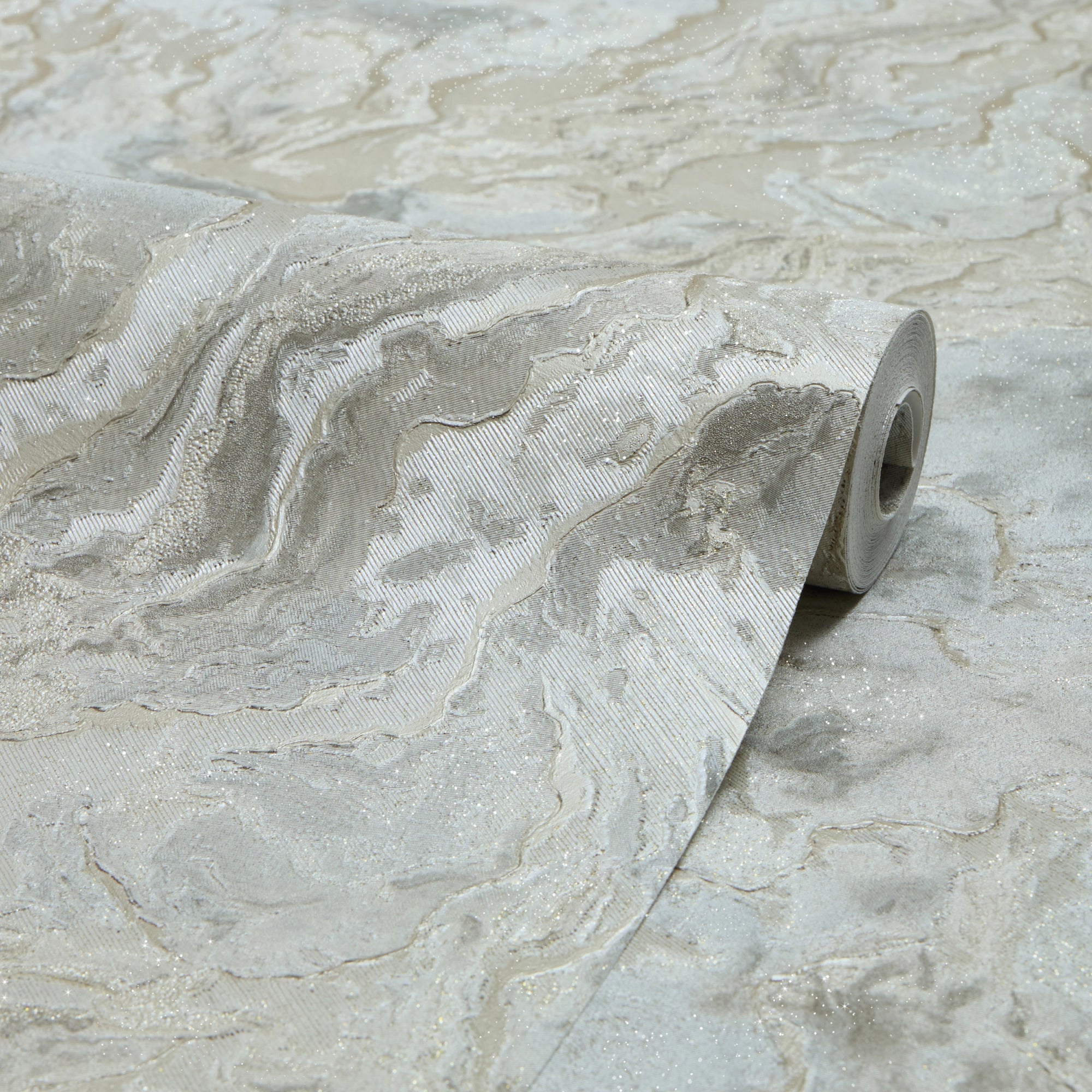 Nakura Wallpaper in Silver and Gold with Silver Metallic