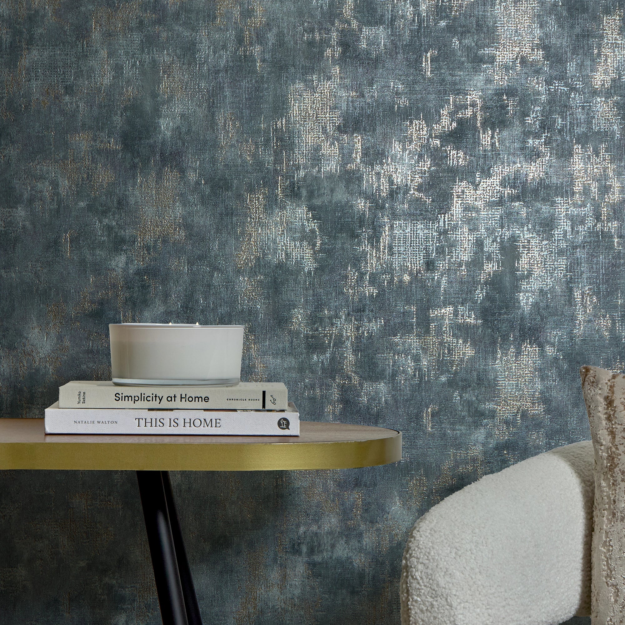 Padua Wallpaper in Gold Metallic on Graphite