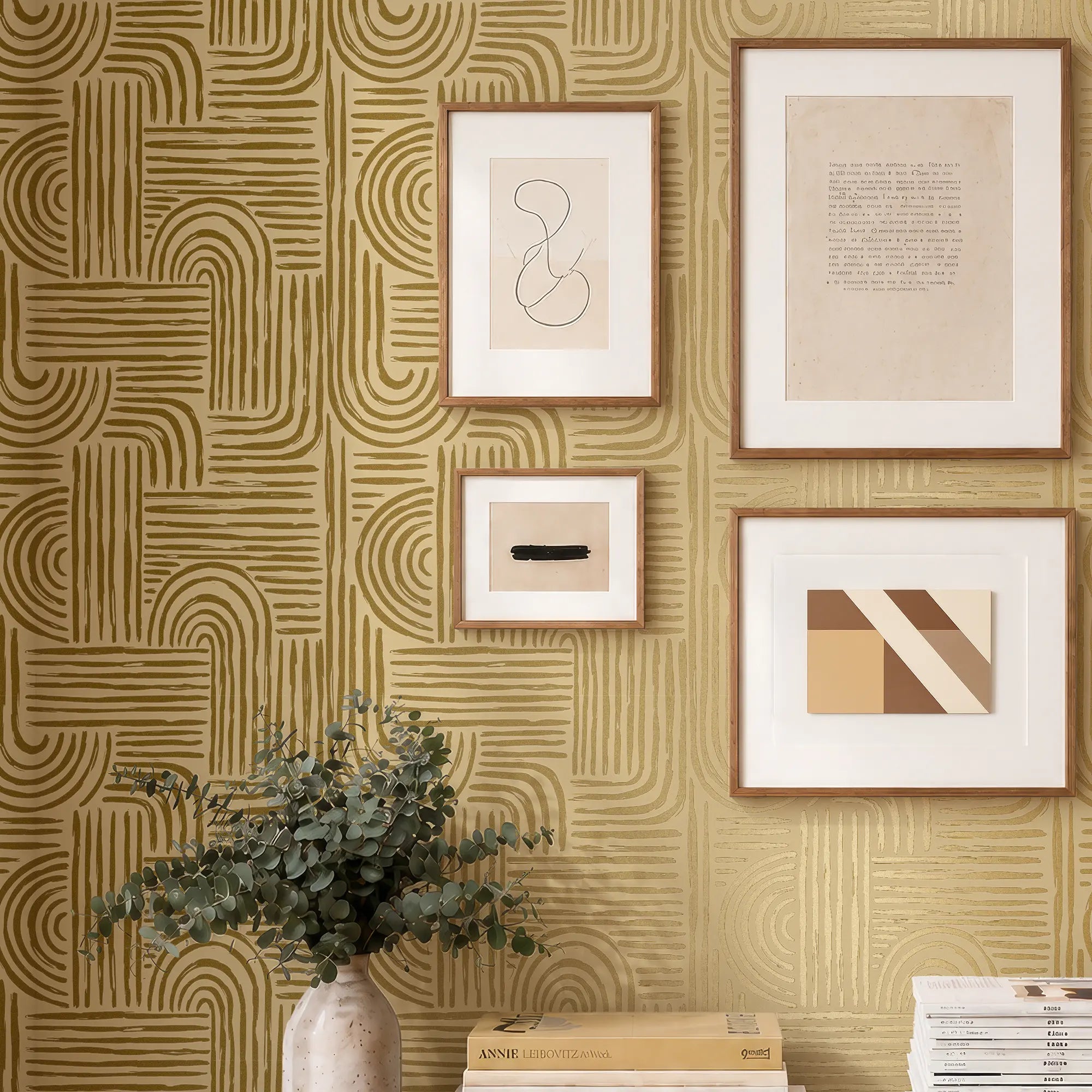 Raffia Curve Wallpaper in Caramel with Gold Foil