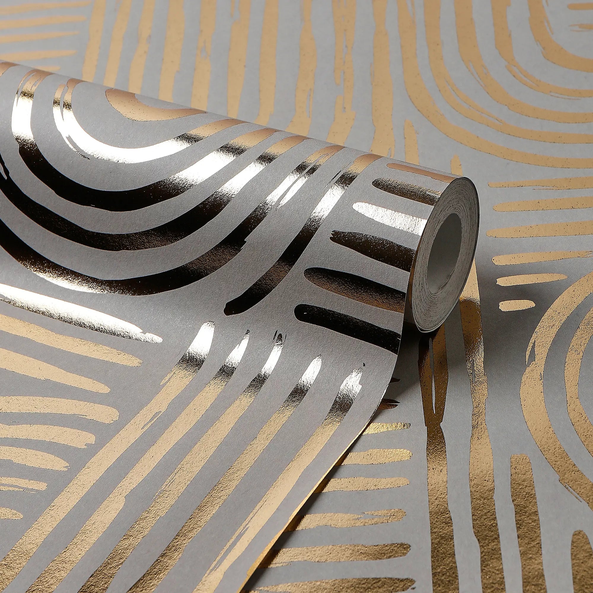 Raffia Curve Wallpaper in Grey with Gold Foil