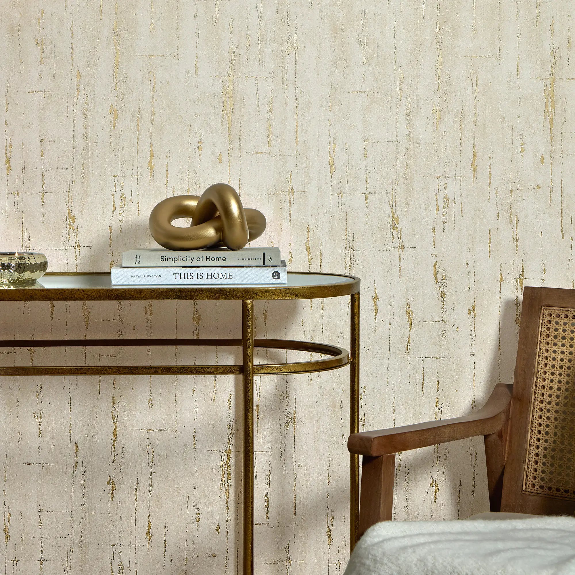 Sofia Wallpaper in Cream with Gold Metallic